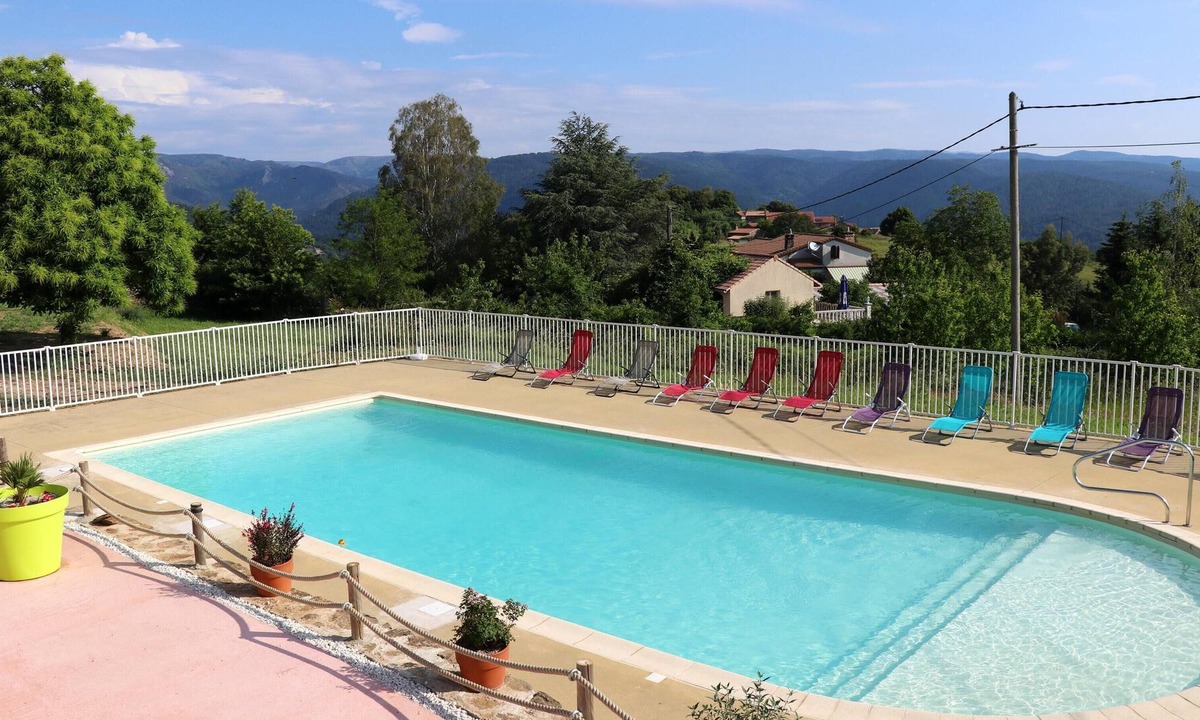 Gravieres House | Homerez - Beautiful house for 6 ppl. with shared pool and terrace at Gravières