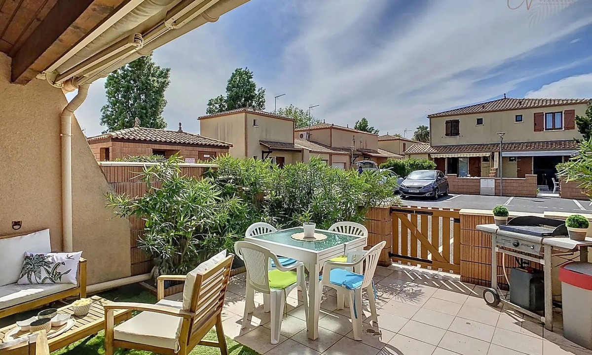 Vias House | Homerez - Charming House with Shared Pool in Vias