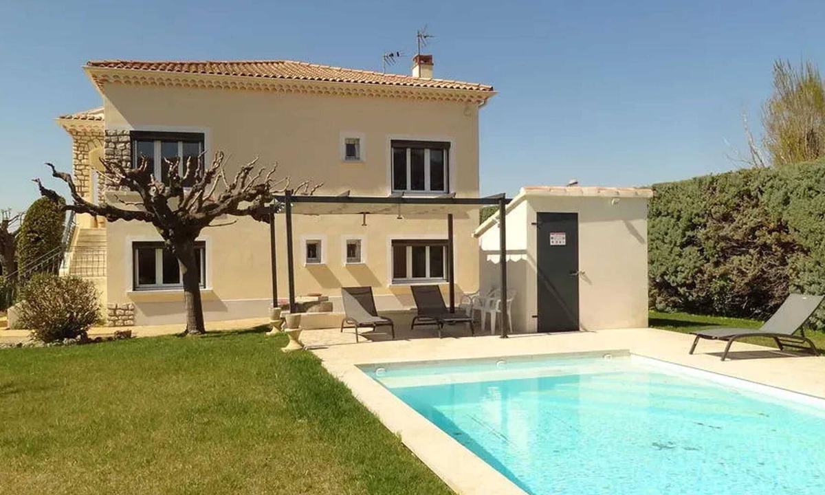 Taillades Villa | Homerez - Charming Villa in Taillades - Private Pool