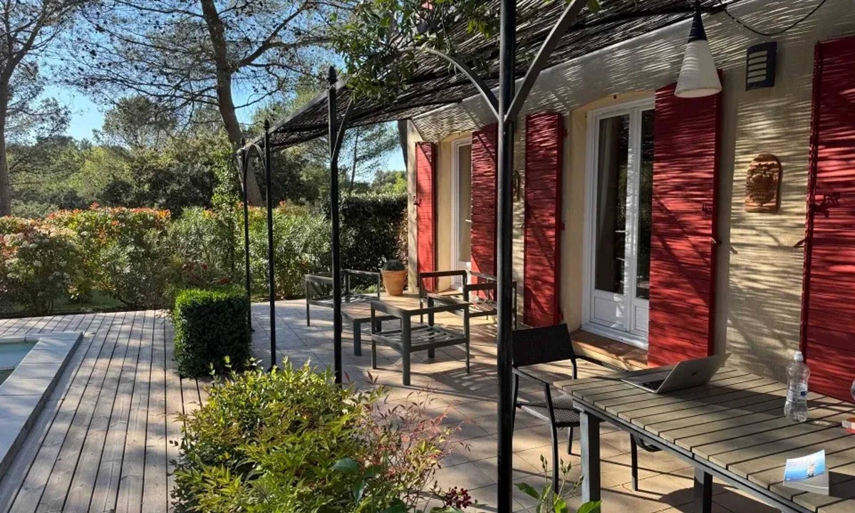 Pont Royal Villa | Homerez - Modern Villa with Private Pool in Mallemort