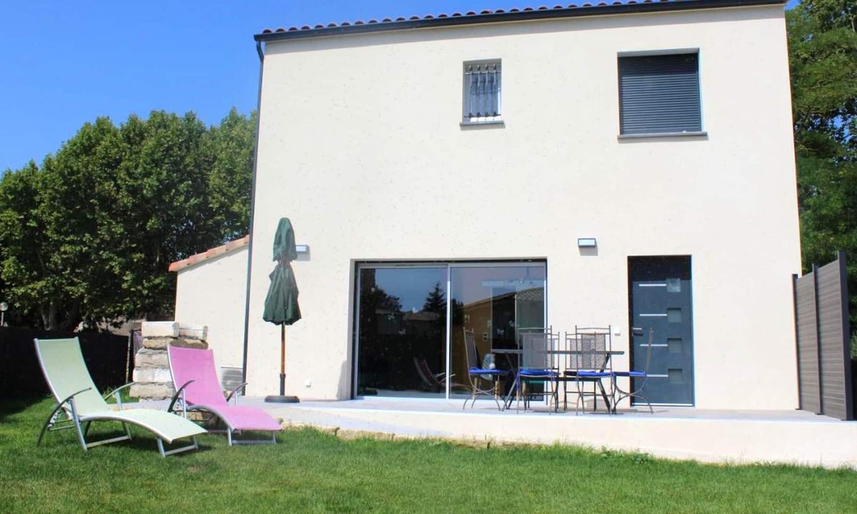 Marsillargues House | Homerez - Nice house with garden and terrace & Wifi