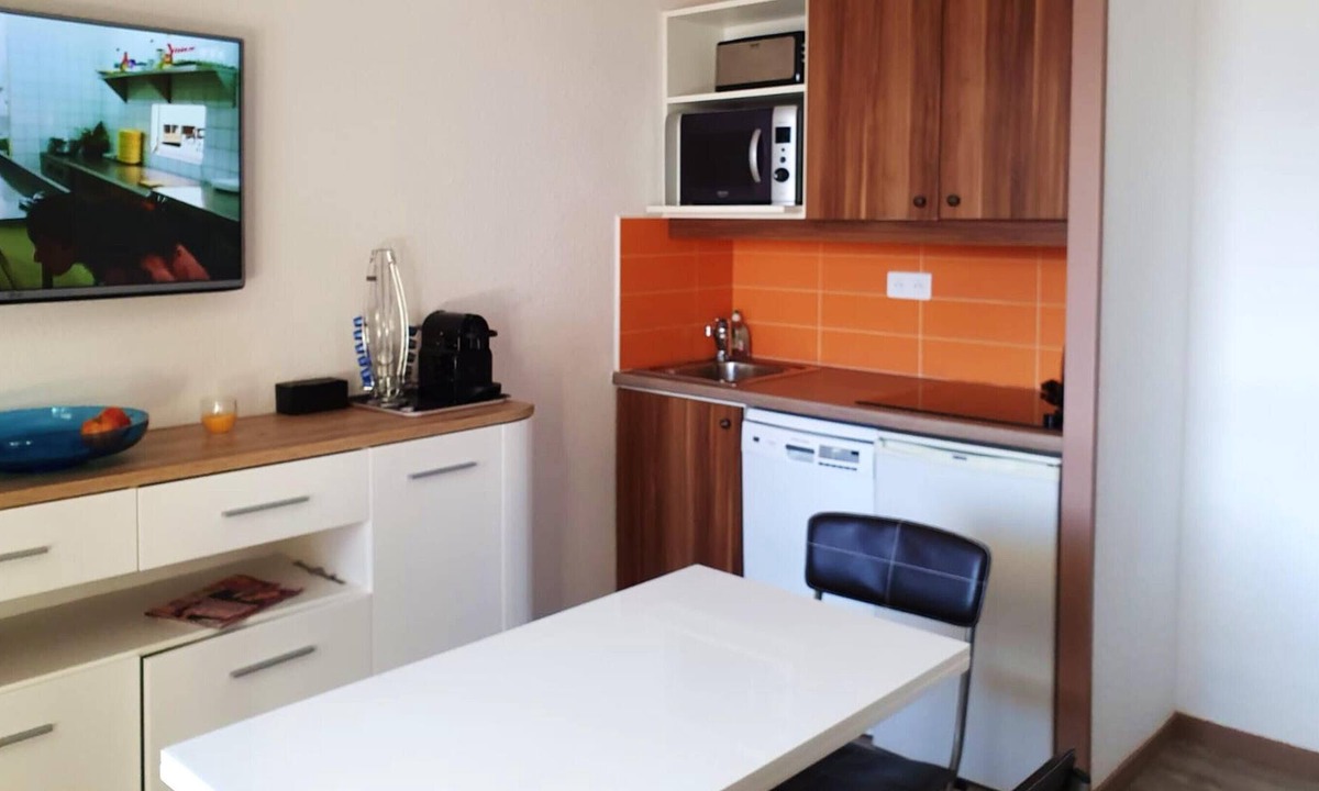 Bergers Apartment | Homerez - Nice studio for 4 ppl. with swimming-pool and balcony at Huez
