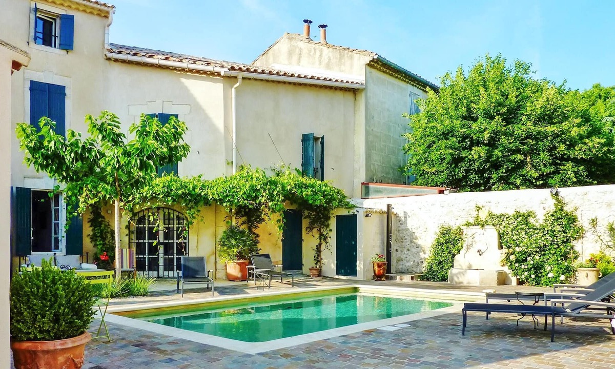 Molleges House | Homerez - Spacious house for 8 ppl. with swimming-pool and terrace at Mollégès