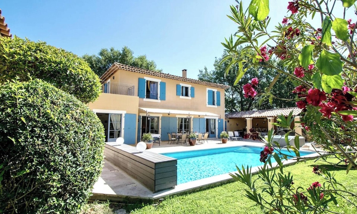 Villars Villa | Homerez - Spacious Villa with Pool and Jacuzzi