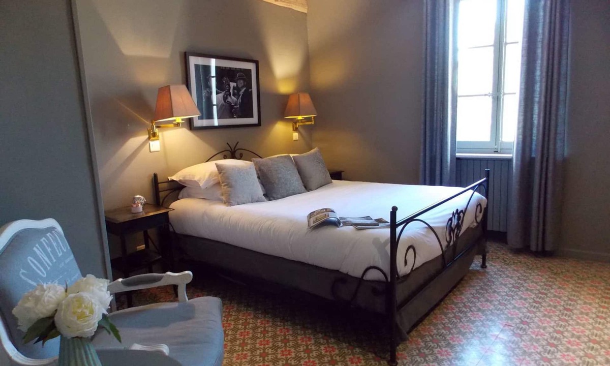 Menerbes Hotel | Hostellerie le Roy Soleil