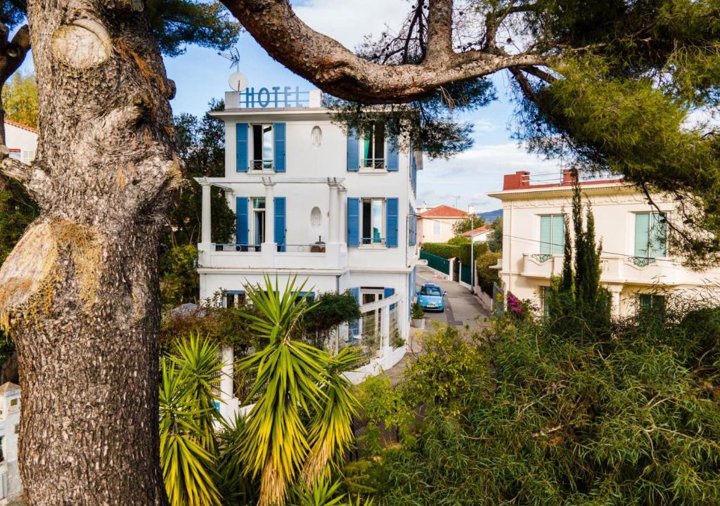 Riou - Petit Juas - Av de Grasse Hotel | Hotel Albert 1er