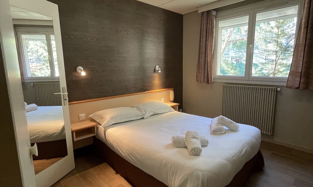 10th Arrondissement Hotel | Hotel Les Cigalons