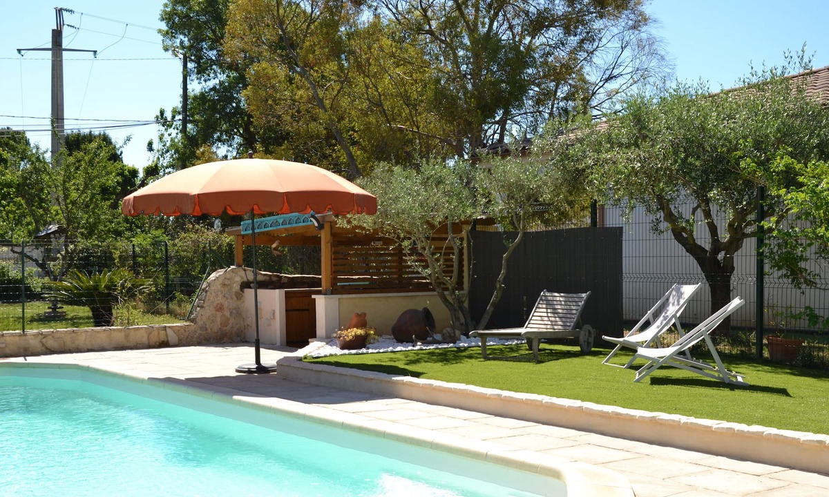 Saint-Martin-de-Crau House | House (4 + 2 pers) air-conditioned on closed ground, swimming pool