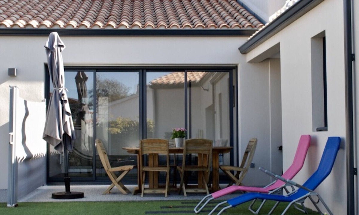 Beauvoir-sur-Mer House | House in city center for 6 with garden