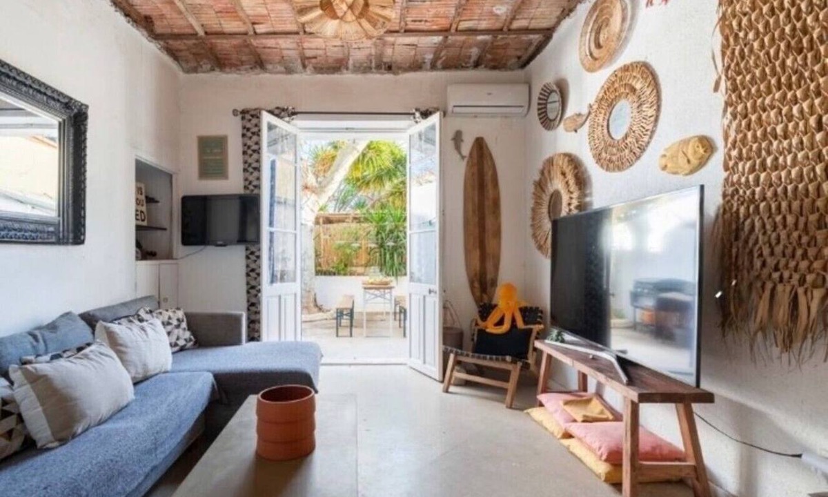 Saint-Henri House | House in Marseille-Estaque, Sleeps 6, Large Terrace