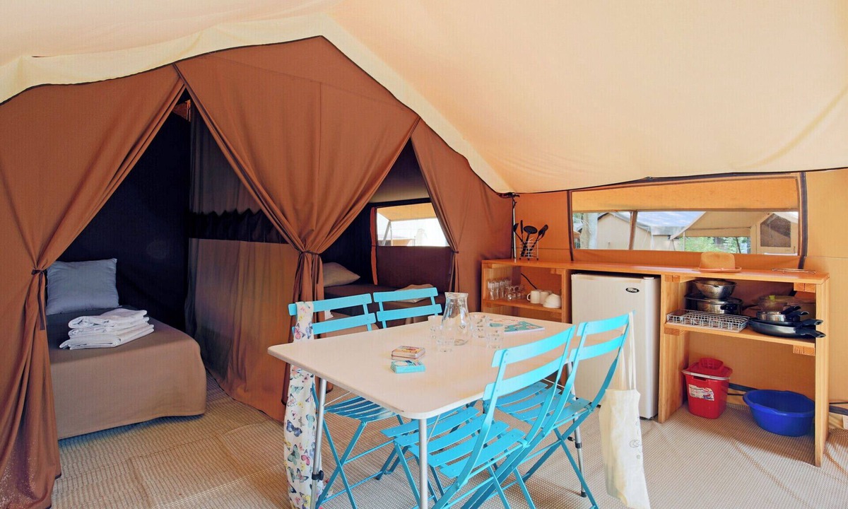 Saint-Julien-de-Peyrolas RV Rental | Huttopia Le Moulin