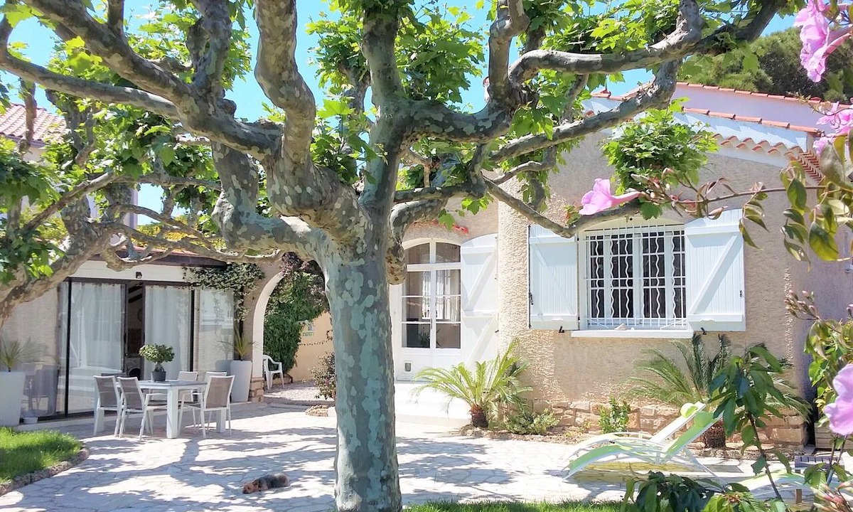 Saint-Cyr-sur-Mer Villa | Ideal location. Little Paradise. Beach 5 mins away, Quiet, South, wooded, 3 bik