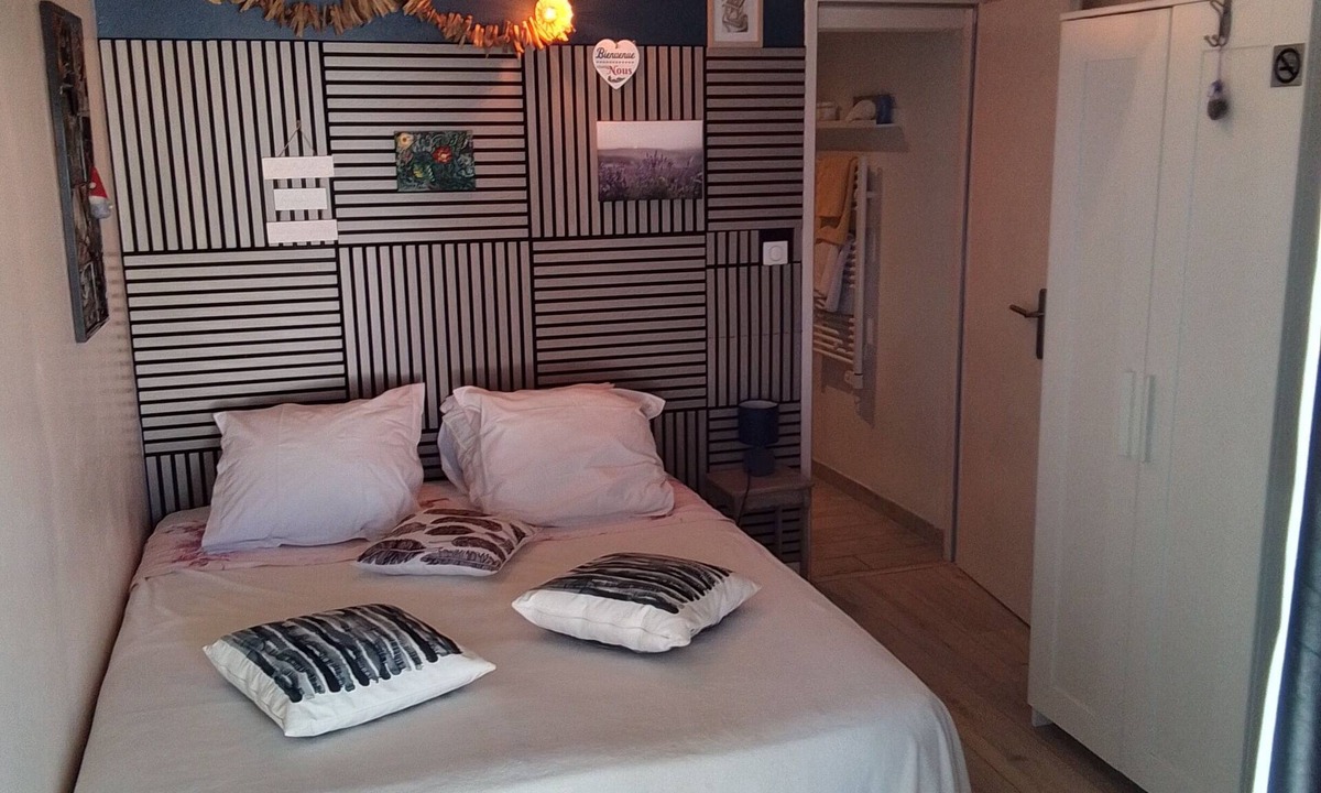 Lunel Bed & Breakfast | Ideal studio for a short stay, 20 minutes from the beaches between Nîmes and Montpellier