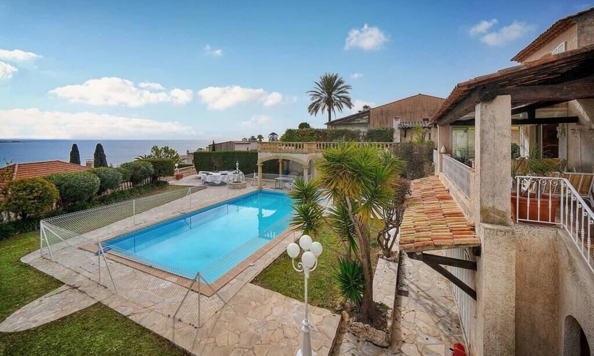 Golfe Juan Villa | Immogroom- Top of villa 200m2 - Garden - Pool