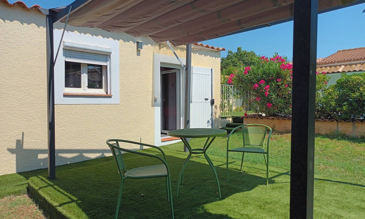 Rognac Apartment | In Provence, beautiful independent studio, fully equipped
