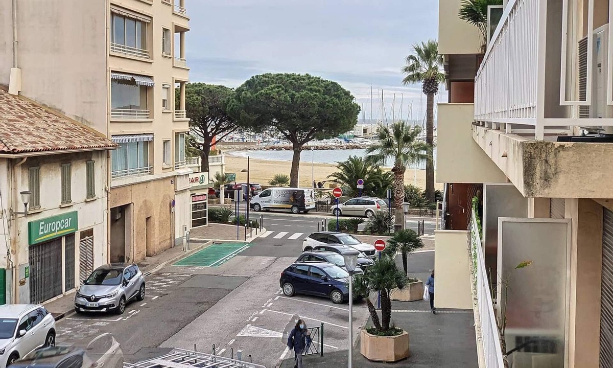 Sainte-Maxime City Centre Apartment | In the City and near the beach