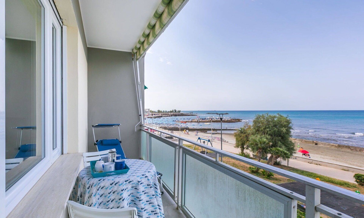 Rosignano Solvay Apartment | Nice apartment for 6 guests with A/C, WIFI, TV and balcony