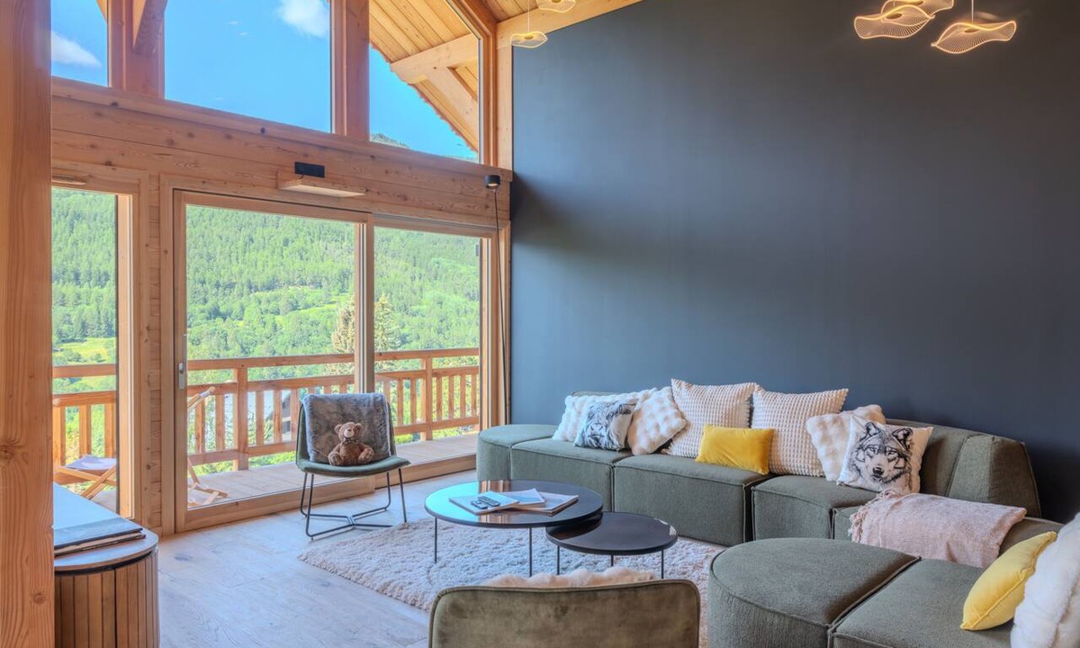 Saint-Chaffrey House | Jag Peak - Five Bedroom House, Sleeps 12