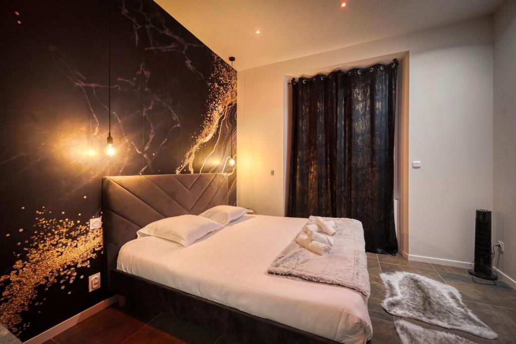 Quartier Chorier-Berriat Apartment | L'Âme Étoilée - Love Room avec Balnéo & Sauna