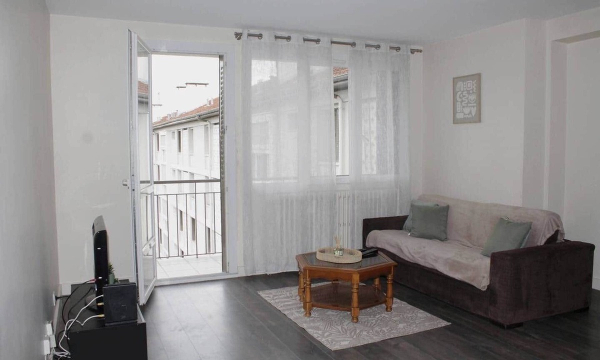Santy - La Plaine Apartment | L'ATL: central T4, telecommuting + parking + balcony