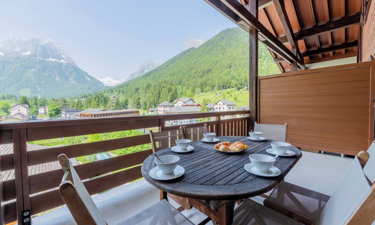 Vallorcine Apartment | l'Ours Bleu A35 Ski-In at Vallorcine| Shared Pool, Gym & Wellness, Vallorcine (Argentiere), France