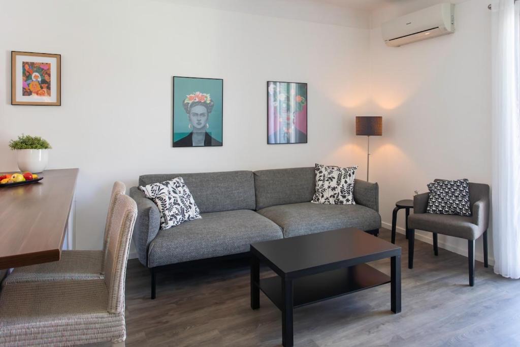 Jean-Medecin Apartment | L4 Staywizus - 2BDR Hotel des Postes Central, Massena AC 2Balconies