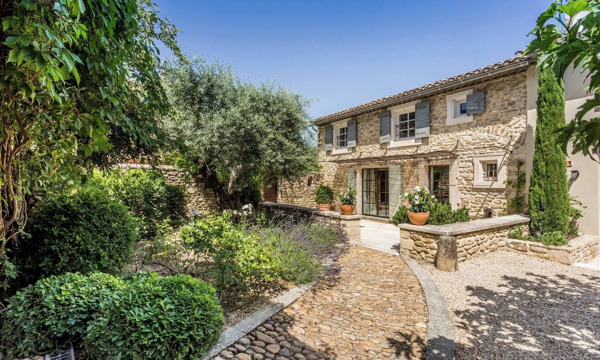 Maubec House | La Bastide de Maubec, nearby village within walking distance, with a pool