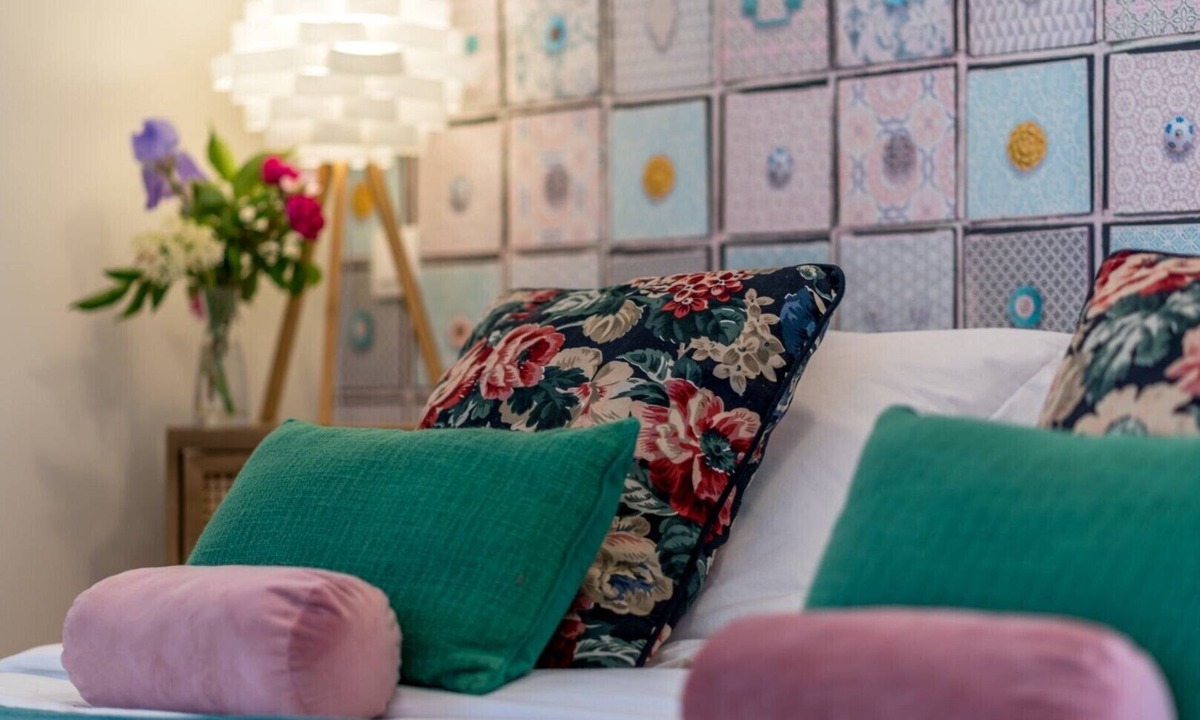 Saint-Pons Bed & Breakfast | 'La Bergerie' Guest Room with Mountain View, Shared Pool and Wi-Fi