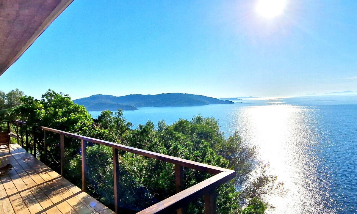 Ile du Levant House | La Caouanne Lodges: Panoramic sea view at the Île du Levant naturist resort