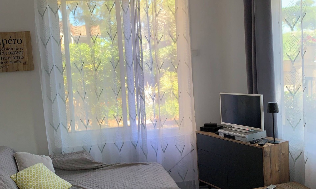 La Capte Apartment | LA CAPTE: Apartment ideally located in the pine forest near beach and village.
