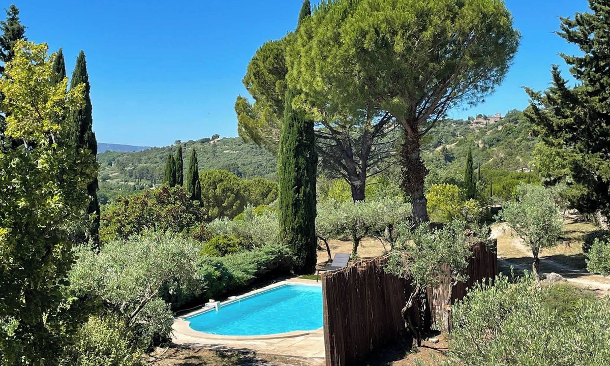 Gordes House | La Familiale - Provencal villa with swimming pool and breathtaking view of Gordes