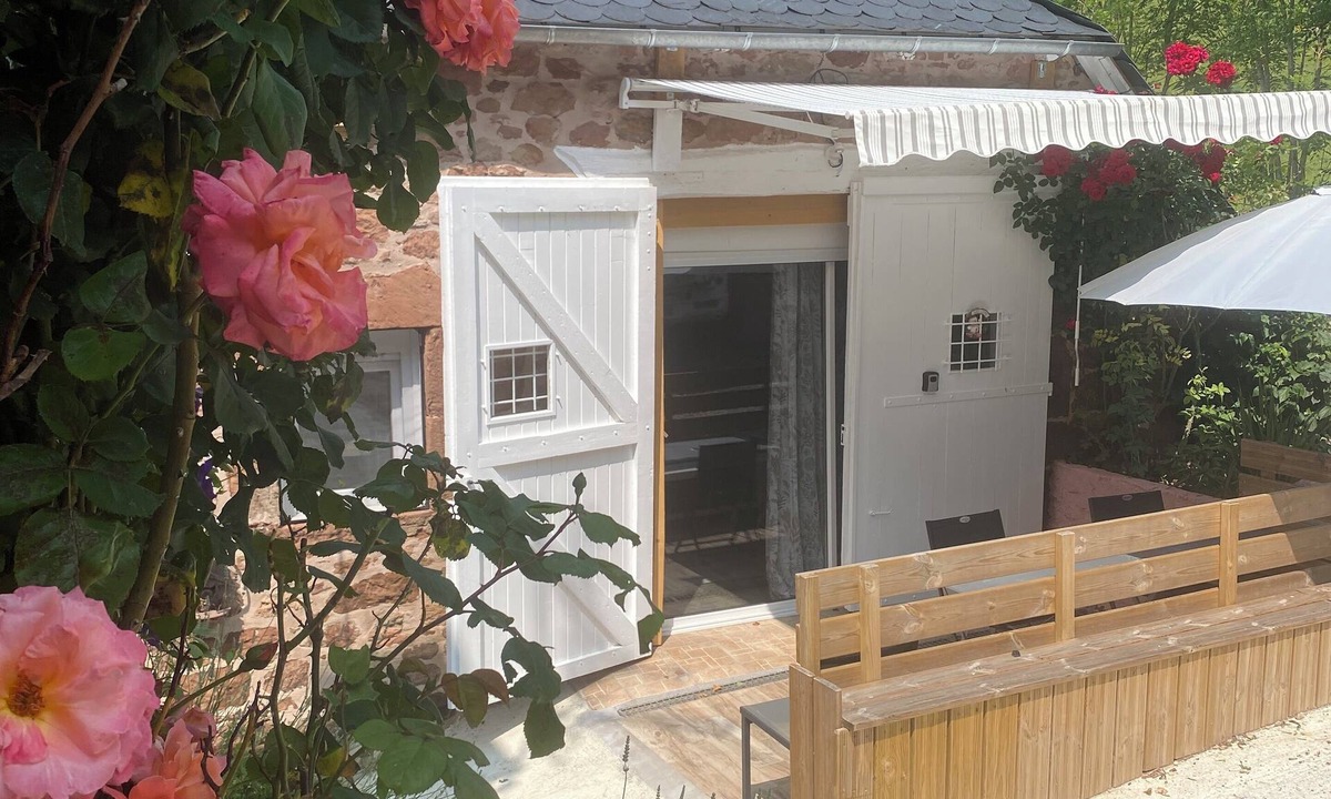 Espalion House | La Grange de Combret Vacation Rental, located in the countryside, 15 minutes from Espalion