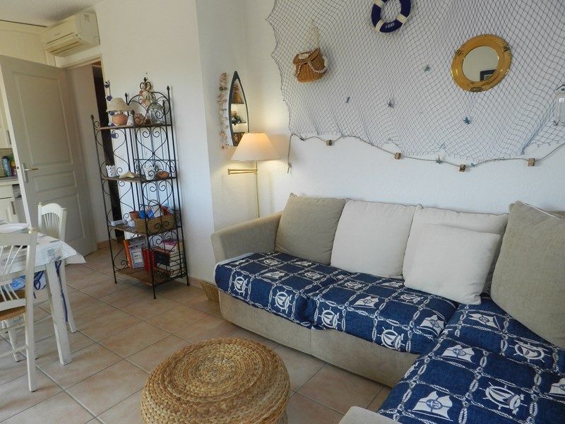 Miramar Apartment | La Londe Les Maures CHARMING 2 ROOMS WITH AIR CONDITIONING. WELL EQUIPPED. Close to the port and the beach.