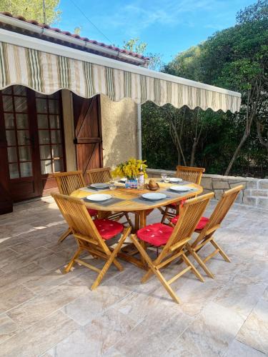 Sanary-sur-Mer House | "La Marjolaine" Villa climatisée à Sanary à deux pas des plages