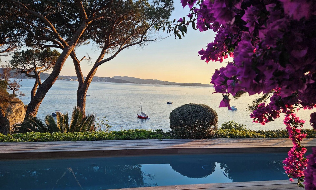 Le Mourillon Villa | "La Masure", a unique, waterfront home