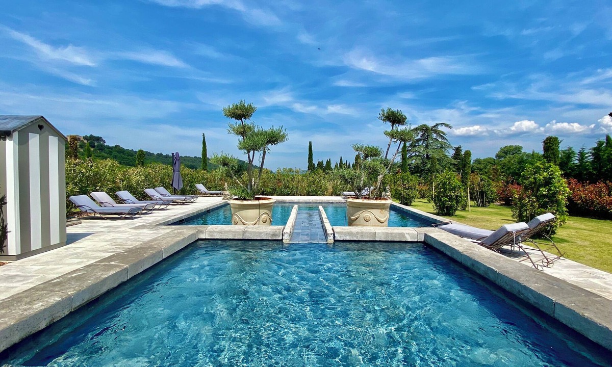 Menerbes House | La Petite Bastide blanche, near Ménerbes village. Heated pools, air conditioning