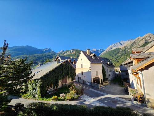 Monetier-les-Bains Apartment | La Petite Corneille - a chic and central studio.