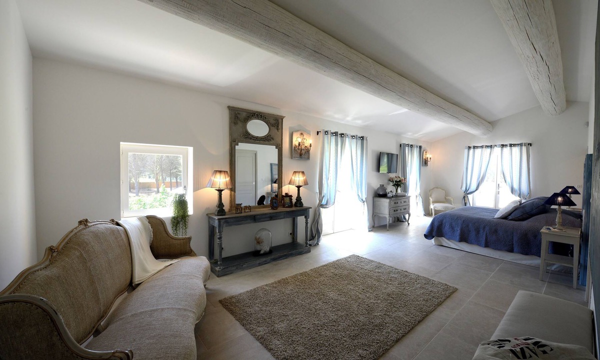 Gordes Villa | La petite Truffière du Luberon, air-conditioned, multisport court, heated swimming pool