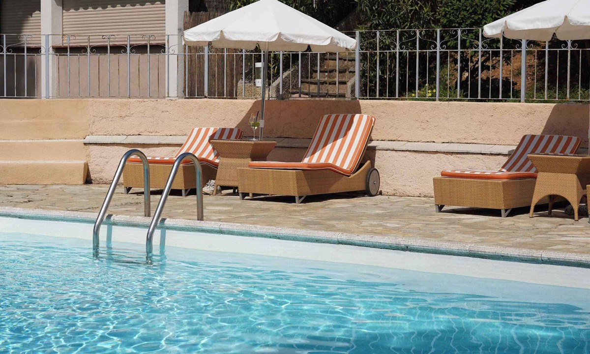 Cavalaire-sur-Mer Hotel | La plage à proximité | Balcon avec vue sur le parc