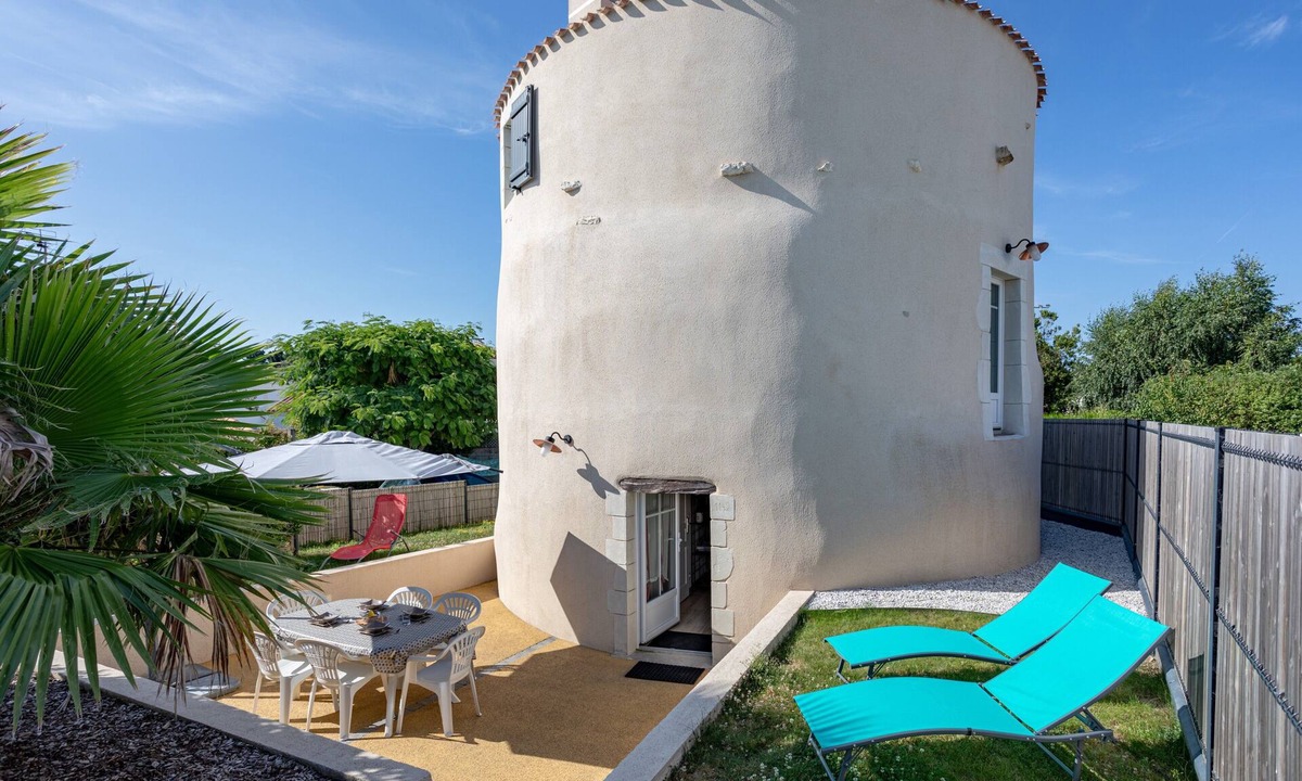 Jard-sur-Mer House | La Tourette – Charming, Unique Cottage with Private Terrace, Garden, and Wi-Fi