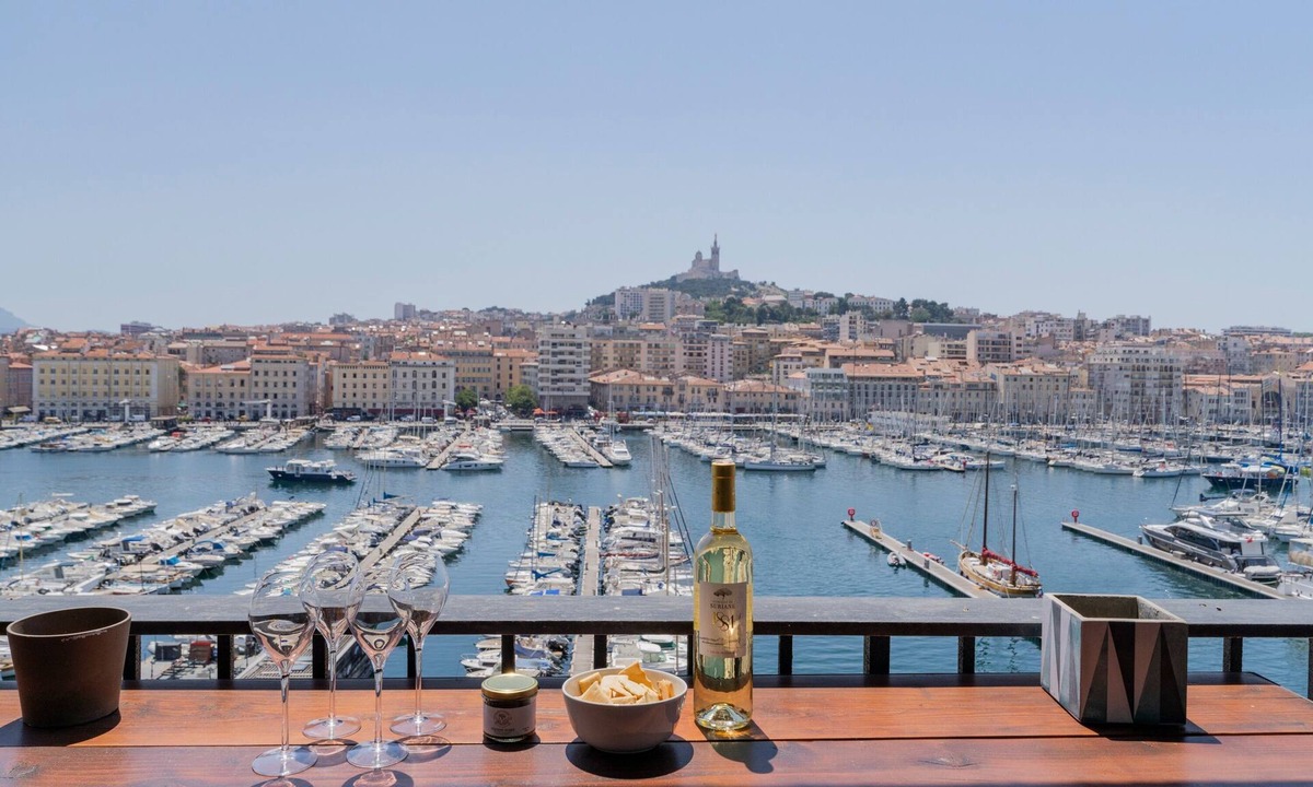 Hotel-de-Ville Apartment | La Traviata - Avec vue spectaculaire sur le port