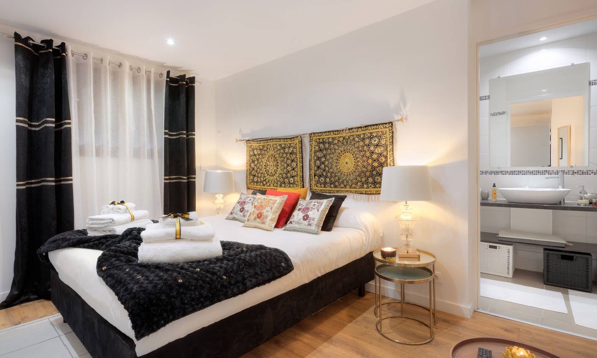 Lattes Bed & Breakfast | La Villa Des Sens