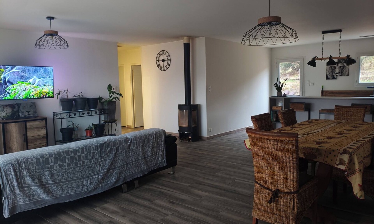 Tornac House | Large 2 bedroom villa with large terrace, parking, fully equipped kitchen