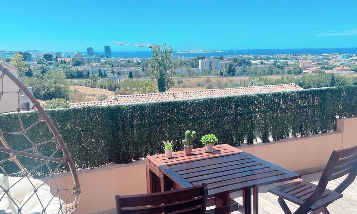 Saint-Joseph Apartment | Large, beautiful apartment with a panoramic view of the sea