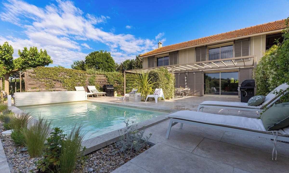 Molleges House | Large duo villa in the countryside