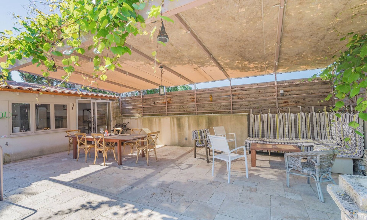 Beaumes-de-Venise House | Large Gîte in the heart of the Vineyards – 200m² – Swimming pool, Jacuzzi & Wine tasting
