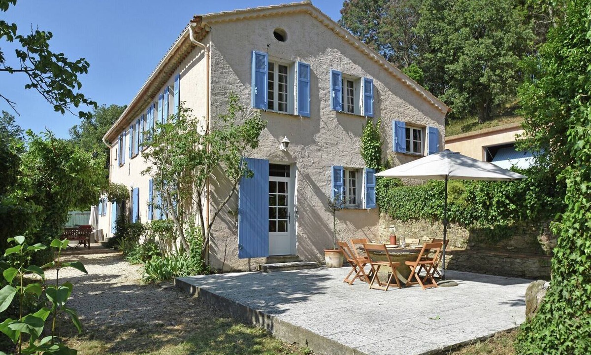 Collobrieres Villa | Large holiday home with a swimming pool in Le Var