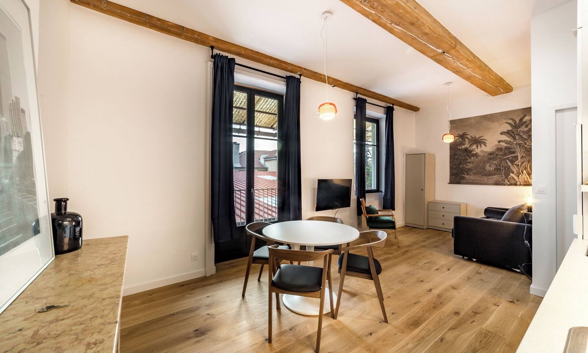 Saint Clair Apartment | Large T2 with balcony near Cité Internationale