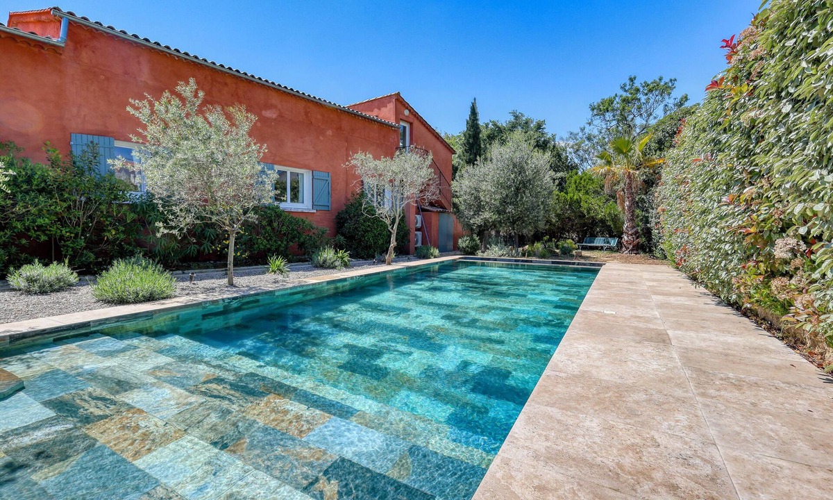 Six-Fours-les-Plages House | Large villa for 2 families - 6 bedrooms - Secure swimming pool - Six-Fours