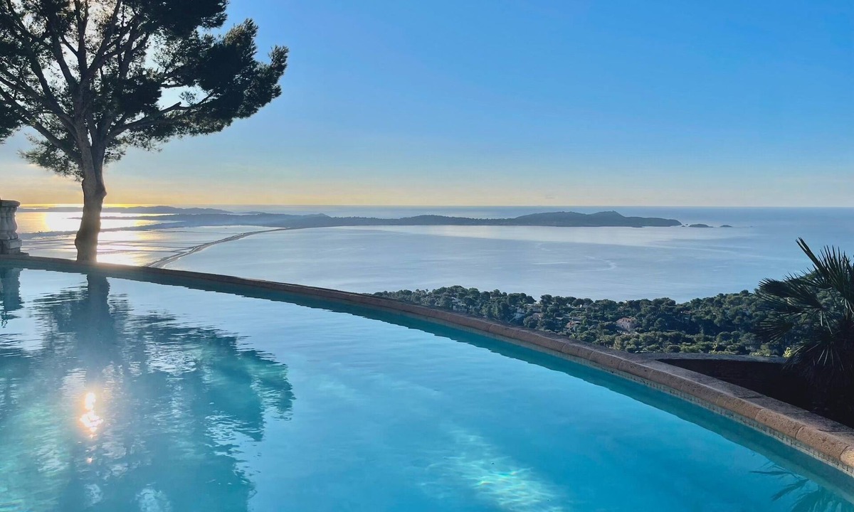Hyeres Villa | Large villa with exceptional sea view, private pool and tennis access